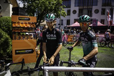 Valdaora, İtalya 30 Mayıs 2019: Giro D 'Italia 2019' un başlamasından kısa bir süre önce Davide Formolo.