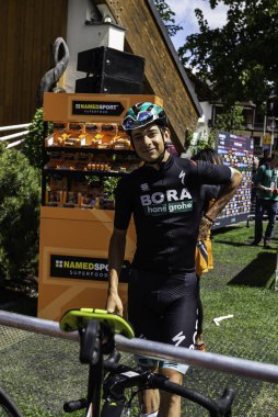 Valdaora, İtalya 30 Mayıs 2019: Giro D 'Italia 2019' un başlamasından kısa bir süre önce Davide Formolo.