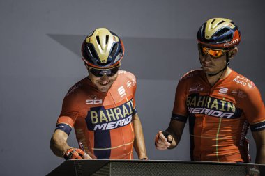 Valdaora, İtalya 30 Mayıs 2019: Giro D 'Italia 2019' un başlamasından kısa bir süre önce profesyonel bisikletçi.