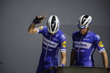 Valdaora, İtalya 30 Mayıs 2019: Giro D 'Italia 2019' un başlamasından kısa bir süre önce profesyonel bisikletçi.