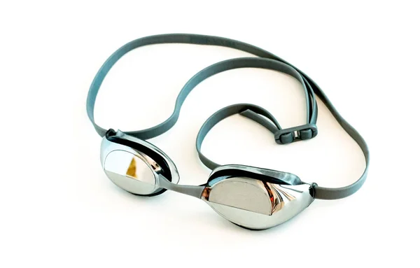 Óculos de espelho para nadar. equipamento desportivo para nadadores na piscina — Fotografia de Stock