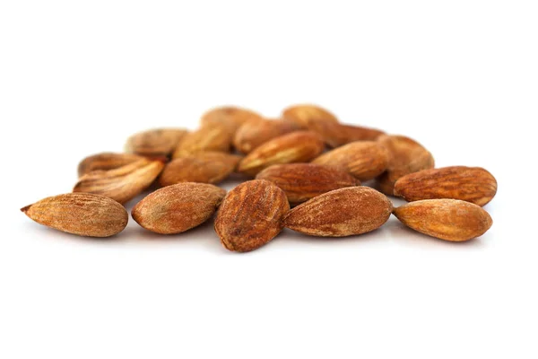 Peeled young almonds on a white background, isolate, nut antioxidant — Stock Photo, Image