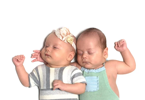 Rússia, Orenburg 29-09-2019. gêmeos recém-nascidos, irmão e irmã, gravidez múltipla . — Fotografia de Stock