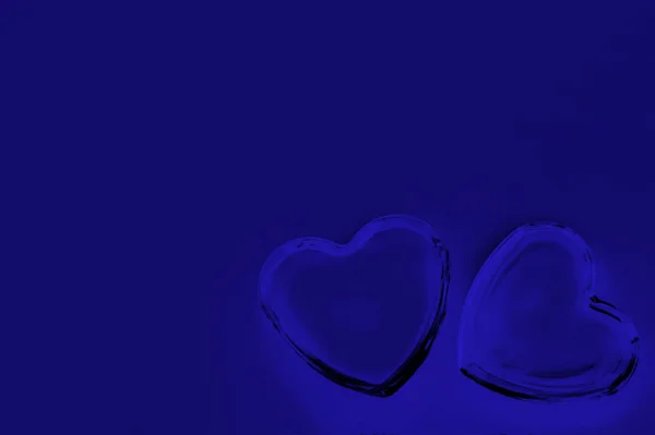 Glas hjärta, bräcklig kärlek bakgrund, Alla hjärtans dag koncept, — Stockfoto