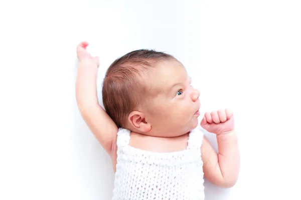 Nyfödda Gäspningar Vit Bakgrund Kopieringsutrymme Sömnsugare Ett Barns Lustiga Ansikte — Stockfoto