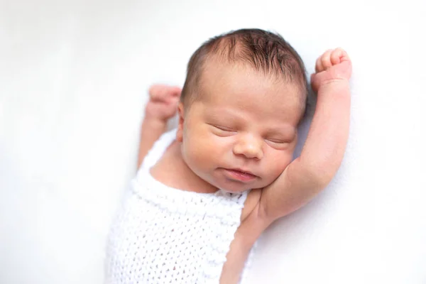 Neugeborenes Gähnt Weißer Hintergrund Kopierraum Schlaftrinker Lustiges Kindergesicht Emotionen Tagesablauf — Stockfoto