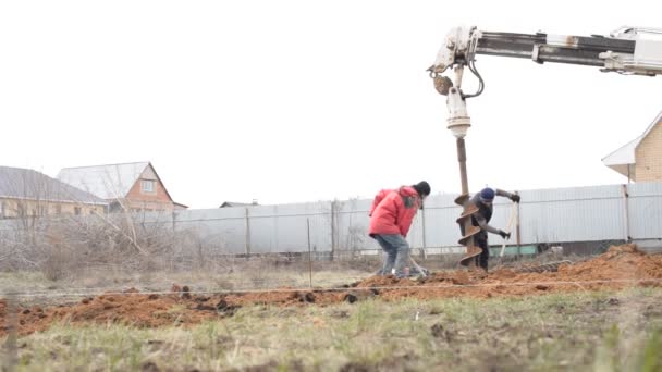 April 2020 Orenburg Russia Migrants Engaged Seasonal Construction Work Drilling — Stock Video