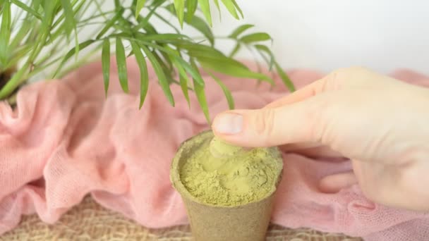 Henna Seco Com Mãos Femininas Para Esfregar Sem Manicura Materiais — Vídeo de Stock