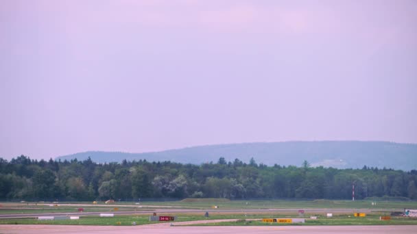 Plane picks up speed while moving along the runway, airplane takes off. 4K — Stock Video