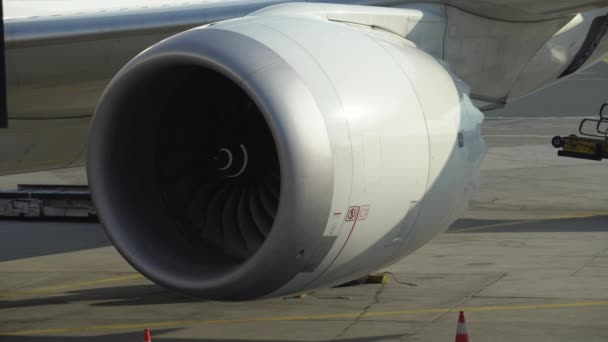 Airplane engine. Aircraft turbine and its propeller, blades close-up. Ultra HD — 图库视频影像