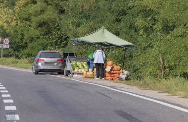 Karpuz, kavun ve soğan spontan bir pazarda