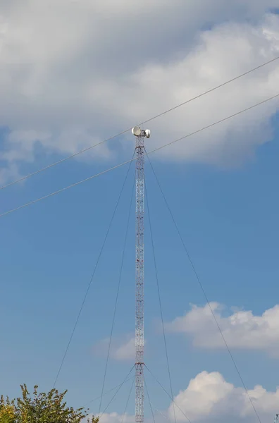 Repetidor de celular, mastro para radiodifusão de comunicação sem fio e da Internet — Fotografia de Stock