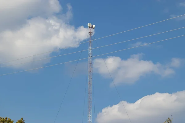 Repetidor de celular, mastro para radiodifusão de comunicação sem fio e da Internet — Fotografia de Stock