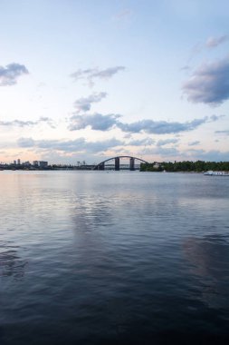 İskelesinden, Kiev Dnipro Nehri'nin güzel manzara.