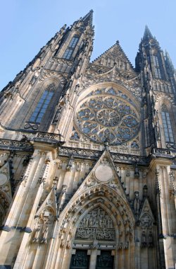 Panoramik manzaralı ana girişinde ve St. Vitus Katedrali, Prague, Çek Cumhuriyeti