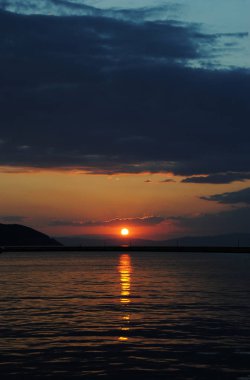 Mavi/sarı/deniz/günbatımı