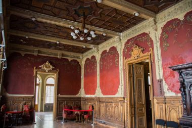 Kiev, Ukrayna - 01 Nisan: bir çikolata evin iç Oda Kiev, Ukrayna 01 Nisan 2018 üzerinde. Çikolata ev 1880 Venedik Rönesans tarzında inşa edilmiş ve Kiev merkezinde yer alan.