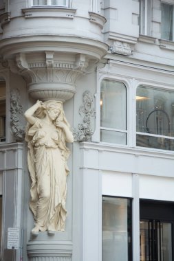 Viyana 'daki ana heykel ortada.