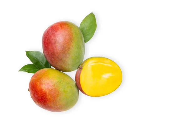 Mango su uno sfondo bianco isolato. Frutta fresca e brillante. Piatto. Vista dall'alto . — Foto Stock