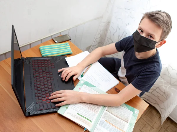 Boy Disposable Mask Front Computer Does His Homework Distance Learning — Stock Photo, Image