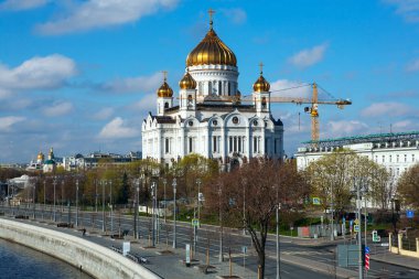Rusya, Moskova, Mayıs 2020. Prechistenskaya seti. Kurtarıcı İsa 'nın Katedrali. Şehrin boş sokakları ve yolları. Moskova 'da karantina. Kimse..