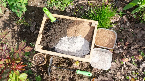 Підготовка Ґрунтової Суміші Вермікопосту Біогумусу Вермікуліту Агроперліту Пересадки Розсади Посадки — стокове фото