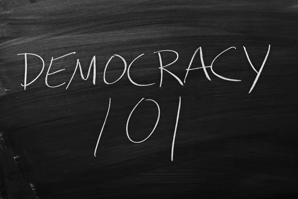 黒板に民主主義 101 — ストック写真