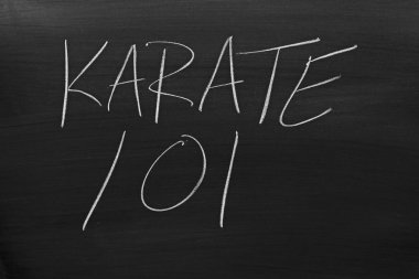 Karate 101 bir kara tahta üzerinde