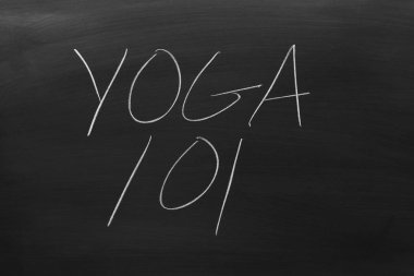 Bir kara tahta üzerinde Yoga 101