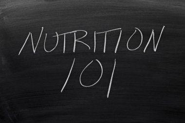 Beslenme 101 bir kara tahta üzerinde