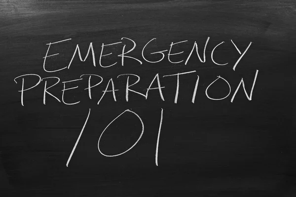 Bir kara tahta üzerinde acil durum hazırlık 101