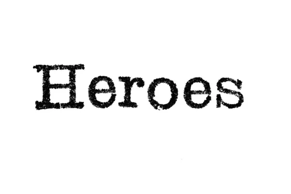Le mot "héros" d'une machine à écrire sur blanc — Photo