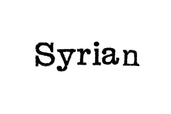 Słowo "Syryjski" z maszyny do pisania na białym — Zdjęcie stockowe