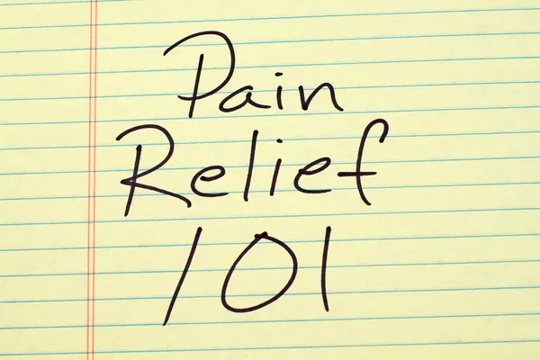 Pain Relief 101 na żółty ściennym — Zdjęcie stockowe