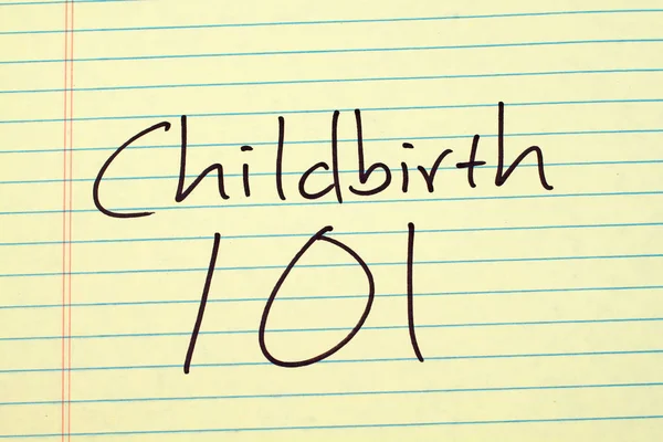 Doğum 101 üzerinde sarı bloknot