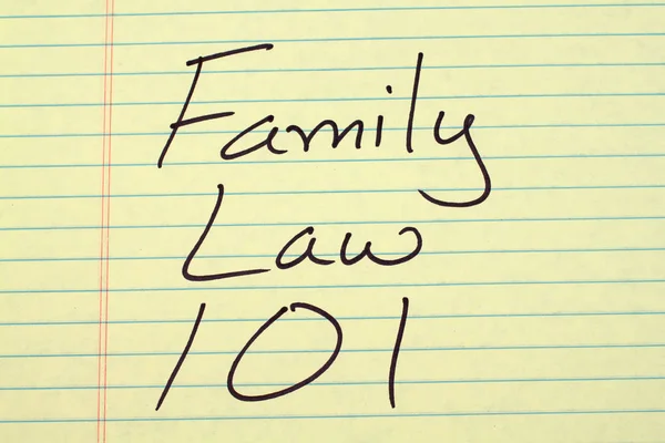 黄色リーガル パッドの家族法 101 — ストック写真