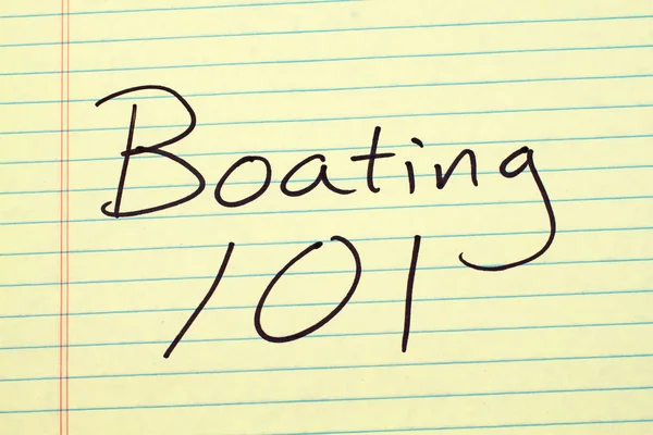 Boating 101 en una almohadilla legal amarilla — Foto de Stock