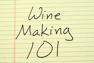 Şarap 101 üzerinde sarı bloknot yapma