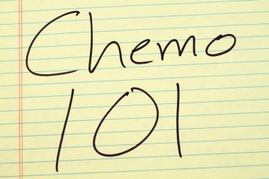 Kemoterapi 101 üzerinde sarı bloknot