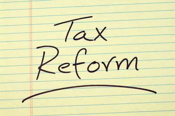 Réforme fiscale sur un tampon juridique jaune — Photo