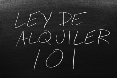 Tebeşir bir kara tahta üzerinde kelime Ley De Alquiler 101