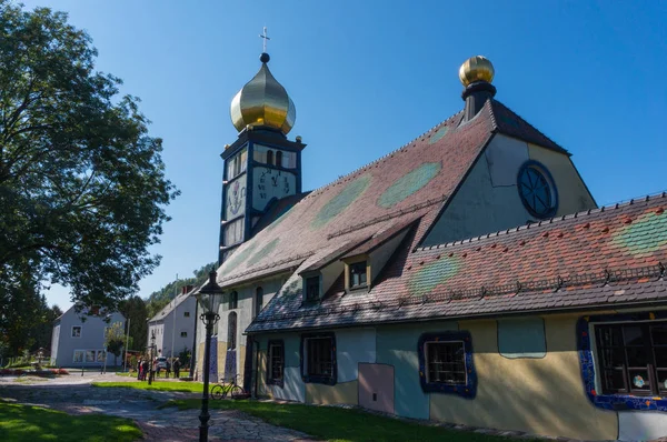Baernbach, Austria - 23.09.2017: Jedyny kościół zaprojektowany przez łuk — Zdjęcie stockowe