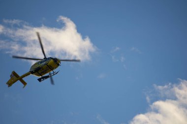 Graz, Avusturya-27.11.2017: Graz Hastanesi 'nde karaya yaklaşımında bir Oaytc kurtarma helikopteri