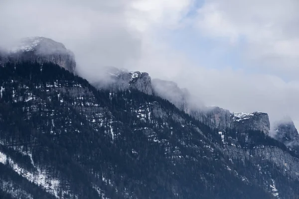 Niebla Subiendo Cima Las Montañas Tirol — Foto de Stock