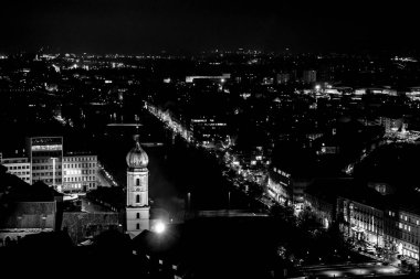 Graz, Avusturya - 08.02.2018: Graz şehri üzerindeki siyah beyaz manzara