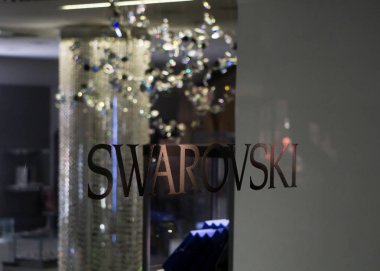 Graz, Avusturya - 08.02.2018: Mağaza penceresinde Swarovski ismi