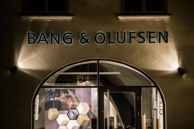 Graz, Avusturya - 08.02.2018: Bang ve Olufsen logosu Graz mağazasının üzerinde