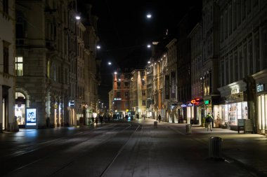Graz, Avusturya - 08.02.2018: Graz 'ın tarihi merkezi gece neredeyse bomboş