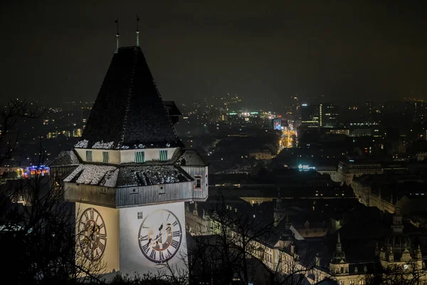 Стара Часова Вежа Грац Стоїть Варті Над Містом Темну Холодну — стокове фото