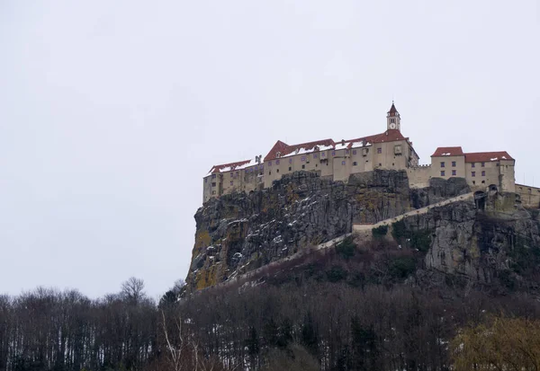 Castello Riegersburg Costruito Una Piccola Montagna Rocciosa Che Domina Terre — Foto Stock